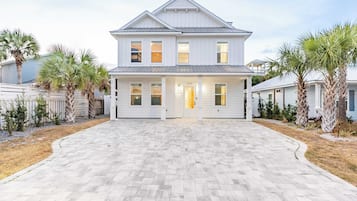 House (5 Bedrooms) | Interior