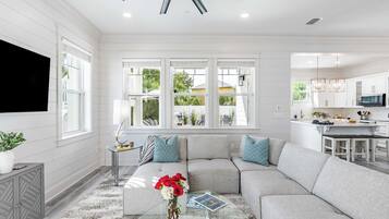 House (5 Bedrooms) | Interior