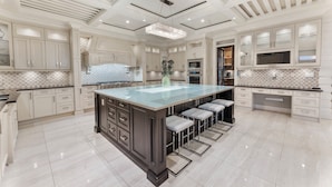 A spacious kitchen with a large island, modern appliances, and ample counter space. - YVR/Luxe/Theatre/AC/New Westminster (New Westminster)