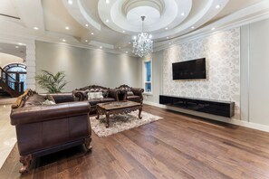 TV, fireplace, ping pong