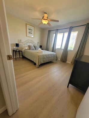 2 Schlafzimmer, Schreibtisch, Bügeleisen/Bügelbrett, WLAN