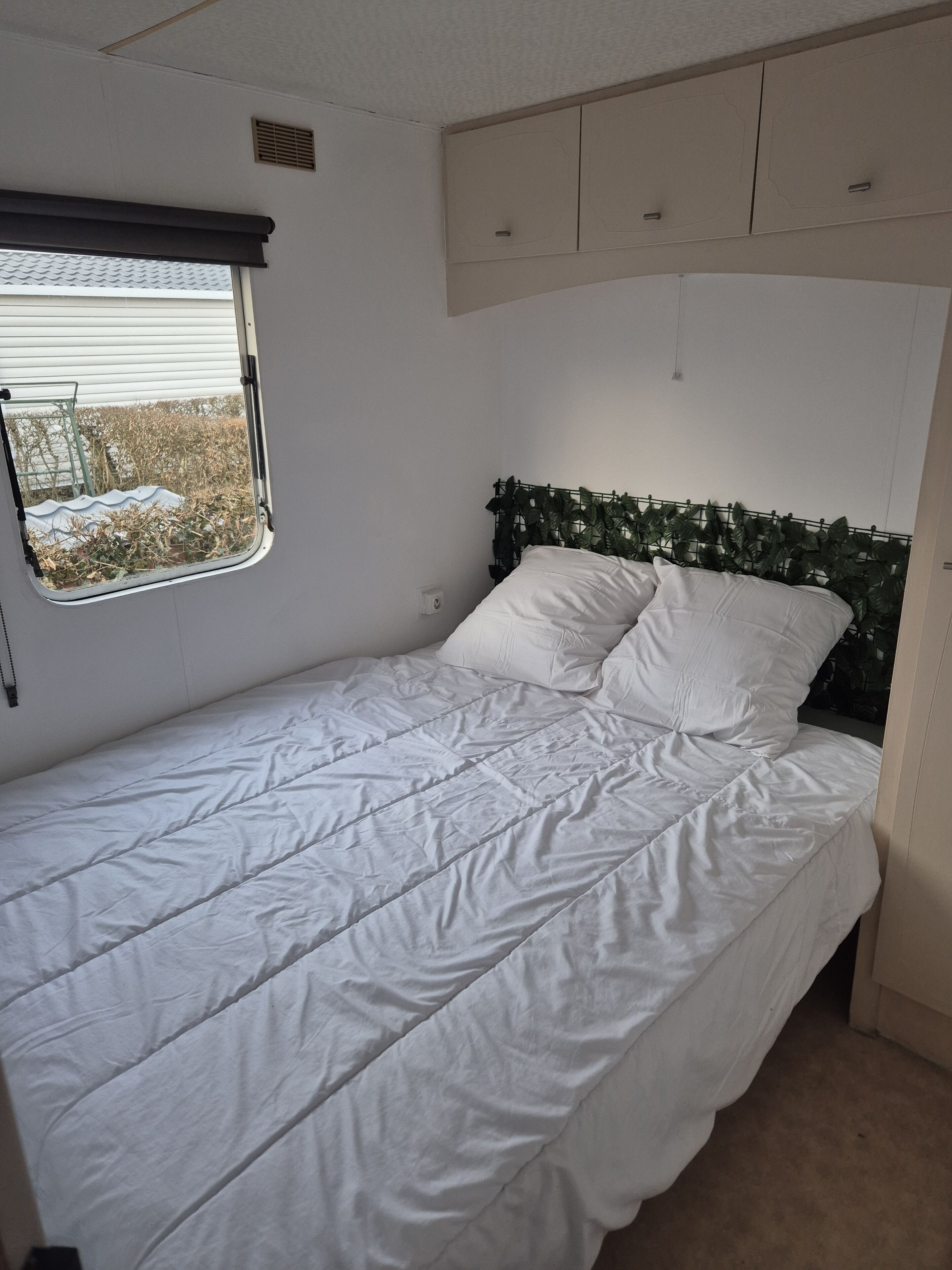 2 bedrooms, bed sheets