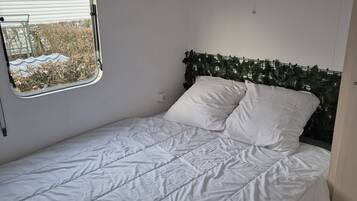 2 bedrooms, bed sheets
