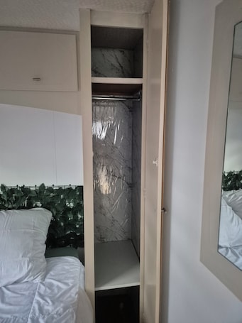 2 bedrooms, bed sheets. Mobile home N°17