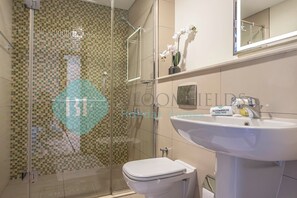 Bathroom - Bloomfields Iconic 2BR Wave Tower (Abu Dhabi)