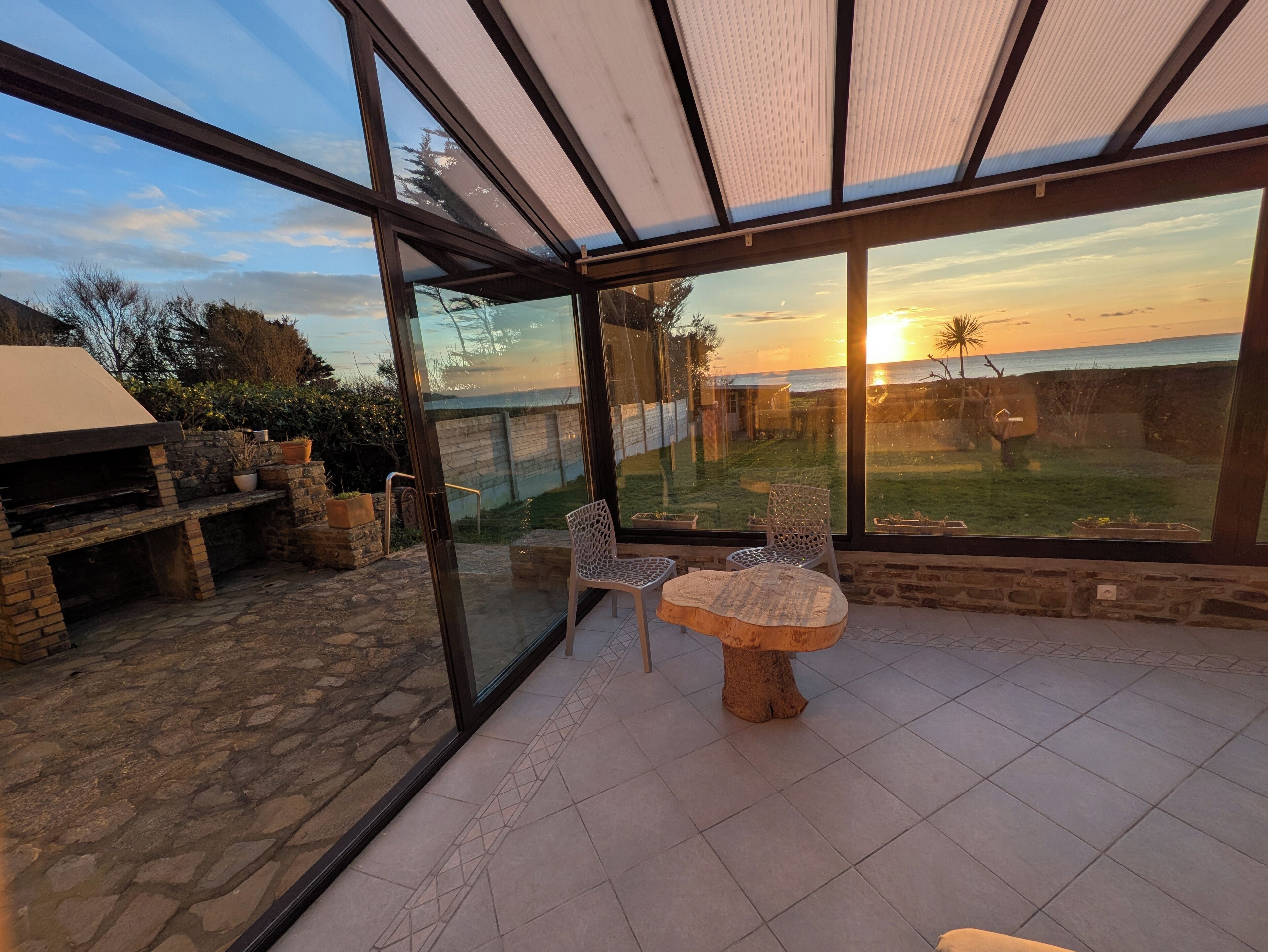 屋外ダイニングエリア