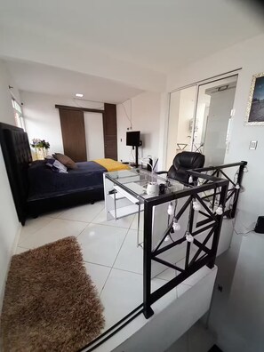2 bedrooms, desk, iron/ironing board, free WiFi - Duplex with Private Terrace and City View (5th Floor) (Itagüi)