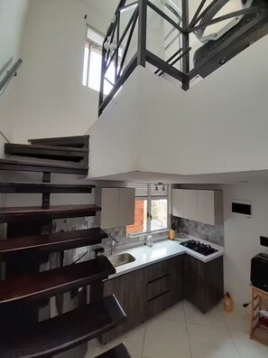 Fridge, oven, electric kettle, blender - Duplex with Private Terrace and City View (5th Floor) (Itagüi)