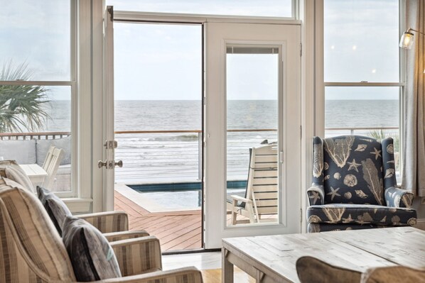 House - Oceanfront w Pool Panoramic Deck Views 5bdr Folly Ocean Breeze by Avantstay (Folly Beach)