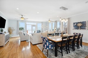 House - Oceanfront w Pool Panoramic Deck Views 5bdr Folly Ocean Breeze by Avantstay (Folly Beach)