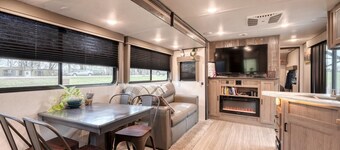 Mountain View Sip & Stay - near wineries, hikes, and towns!