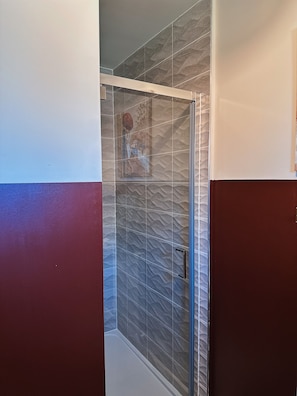 Hair dryer, towels, soap, shampoo - Villa Noria (Kingston Bagpuize)