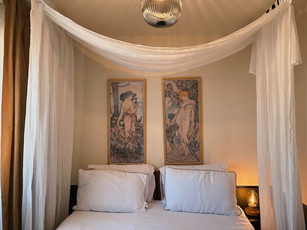 2 habitaciones, escritorio, tabla de planchar con plancha y wifi gratis 