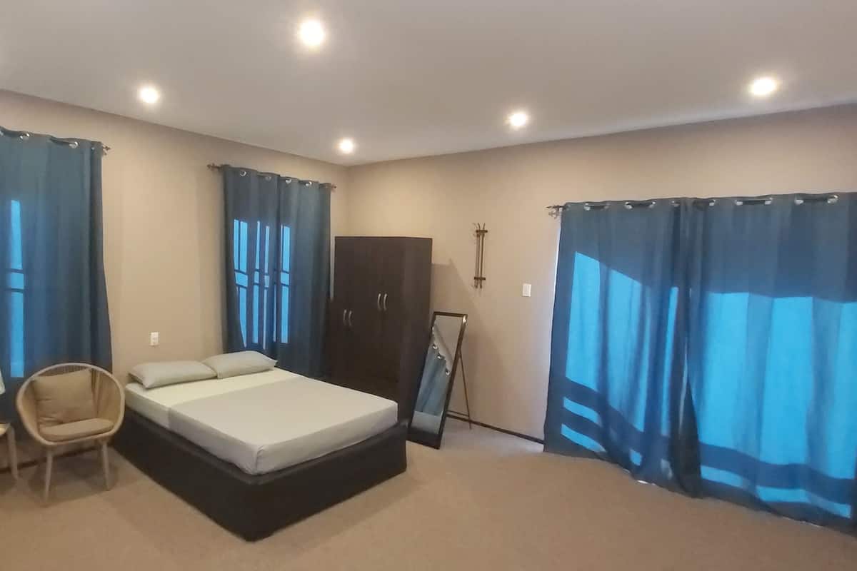 Estudio | Caja de seguridad en la habitación, wifi gratis y ropa de cama