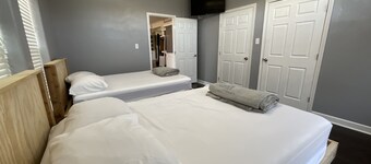 Spacious 5-bedroom house with WiFi, AC in charming Lafitte