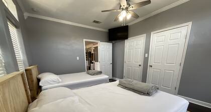 Spacious 5-bedroom house with WiFi, AC in charming Lafitte