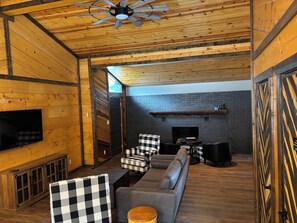 Living area - Flat 1 Acre Modern Farm Cabin with Full Mountain Views & Steps to GSM Entrance! (Sevierville)