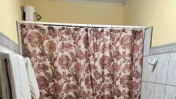 Handtücher, Seife, Toilettenpapier