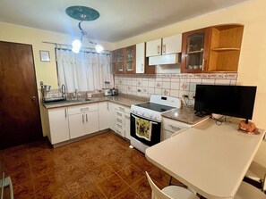 Private kitchen - Charming 2-bedroom house in delightful Santo Domingo with WiFi (Santo Domingo)