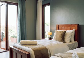 Deluxe Twin Room, Balcony, Mountain View | Desk, laptop workspace, free WiFi, bed sheets