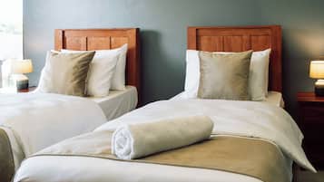 Deluxe Twin Room, Balcony, Mountain View | Desk, laptop workspace, free WiFi, bed sheets