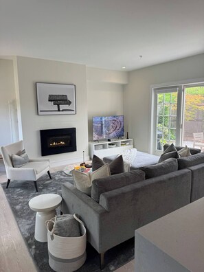 Fireplace, books, stereo - Provincetown Modern Townhouse, Minutes from the Ferry & Town (Provincetown)