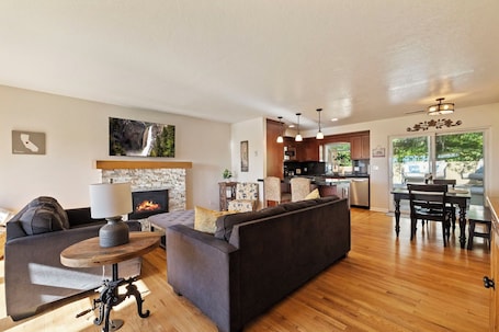Living area. Charming 4-bedroom house with WiFi and AC in lovely Sonora