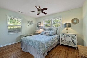 4 chambres, fer et planche à repasser, Wi-Fi, draps fournis