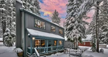 Charming 3-bedroom house in Truckee near Downhill ski resort and Donner Lake.