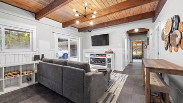 TV connectée, jeux vidéo, livres