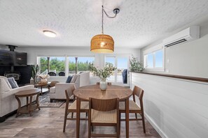 Dining - Sunset Shores - Ocean Front Family Retreat (Ocean Park)