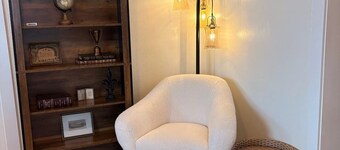 Charming 2-bedroom farmhouse overlooking the Snohomish Valley.