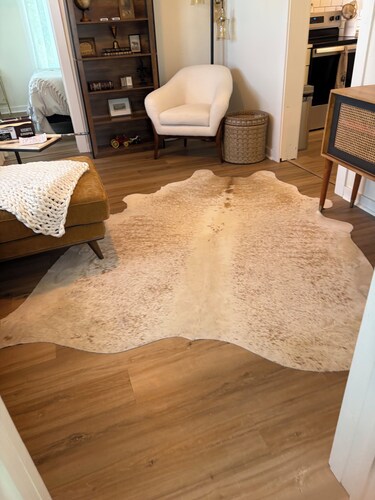 Charming 2-bedroom farmhouse overlooking the Snohomish Valley.