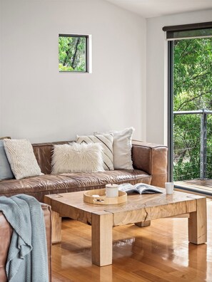 TV - The Office Escape - NEW (Gnarabup)