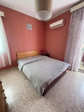 2 bedrooms, iron/ironing board, WiFi