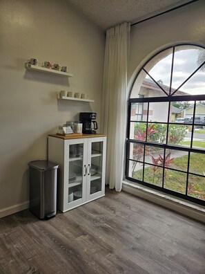 Interior - Beauty 4 miles to Disney 3Br 2Ba Pool Home (Kissimmee)