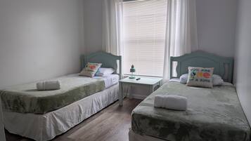 3 bedrooms, in-room safe, iron/ironing board, travel cot