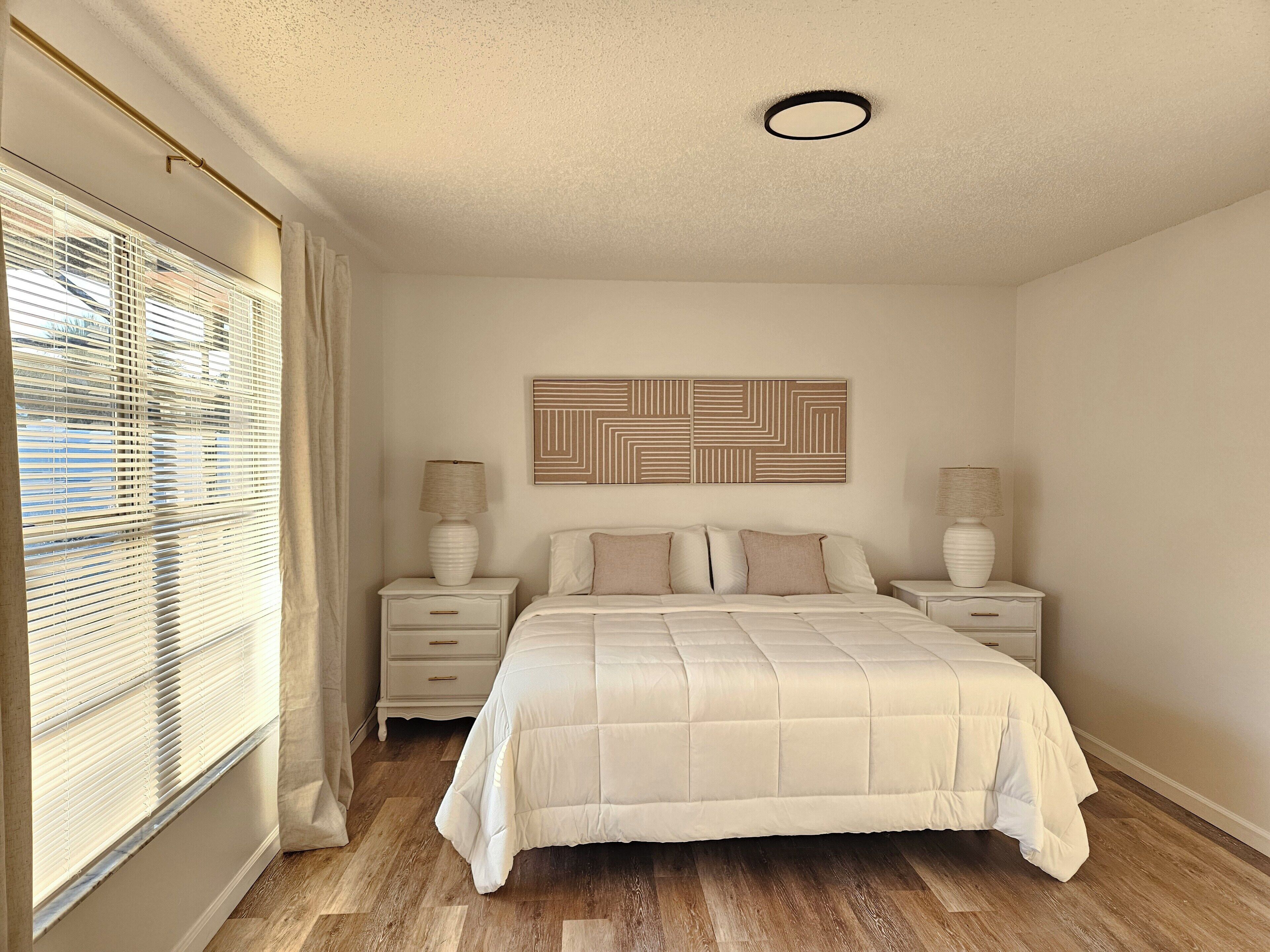 3 bedrooms, in-room safe, iron/ironing board, travel cot