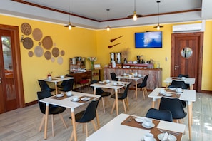 TĂ€gliches inbegriffenes FrĂŒhstĂŒcksbuffet