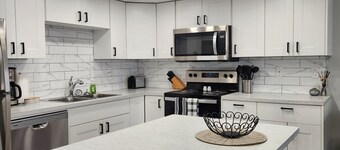 Beautifully Reno'd Two Bedroom Condo in Convenient Location at Checkmate Hill