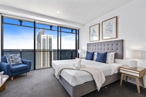 3 Schlafzimmer, Zimmersafe, Bügeleisen/Bügelbrett, Internetzugang