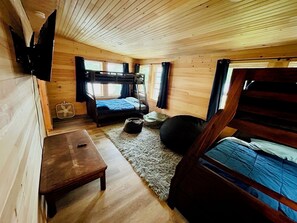 3 bedrooms, in-room safe, WiFi, bed sheets