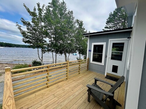 Beautiful 3BR Lakefront Cottage @ Jenkins Beach #2
