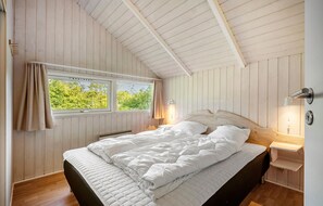 3 bedrooms, travel crib, free WiFi