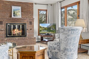 Interior - Elkhorn West -Amazing views! Close to town! (Estes Park)