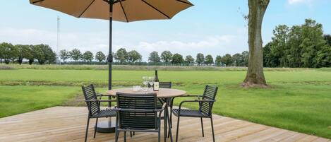 屋外ダイニングエリア