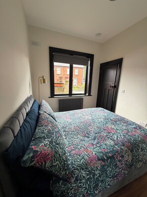 1 bedroom, WiFi, bed sheets - Modern 1-Bedroom Apartment in a Period Home, Next to Dublin’s Botanical Gardens (Dublin)