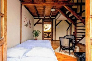 Classic-værelse - balkon - parkudsigt | Opholdsområde | Tv