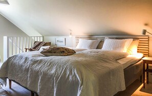 3 bedrooms, travel crib, free WiFi, bed sheets - Gorgeous home in Gärsnäs with WiFi (Gärsnäs)