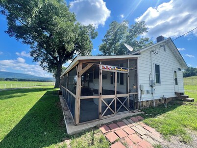 Havana Day Dreamin - Near Blue Mtn Lake: Great guesthouse w/ hot tub...